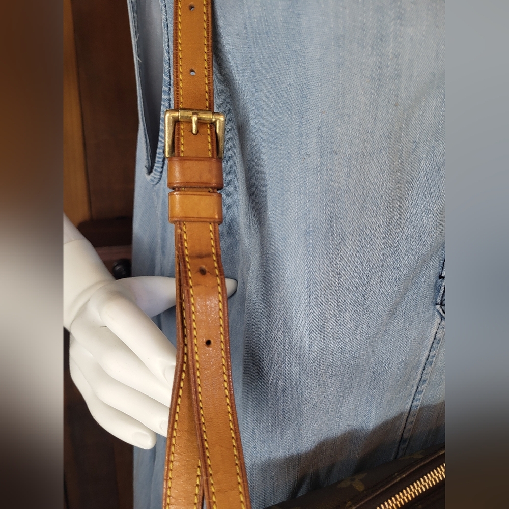 Louis Vuitton Trocadero 27 Monogram Crossbody Bag - Picture 8 of 16